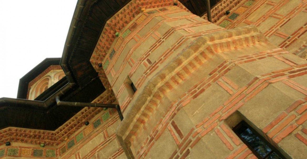 Mănăstirea Cornet - detaliu arhitectură exterioară