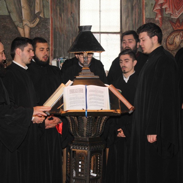 Parastas pentru Mircea cel Mare la Cozia