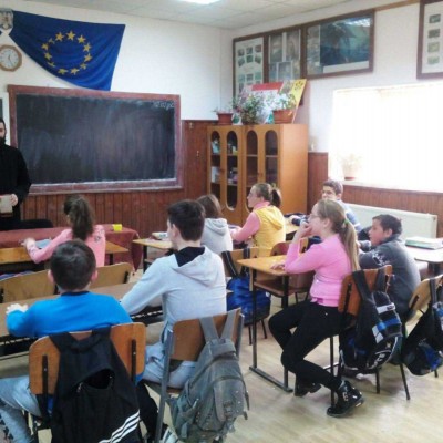 Cateheză cu tinerii la Parohia Mălaia