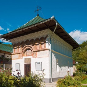 Biserica Sfintei Mănăstiri Iezer