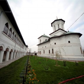 Biserica Sfintei Mănăstiri Mamu