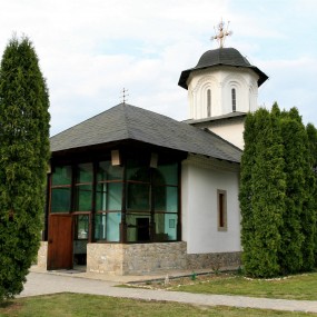 Biserica Sfintei Mănăstiri Ostrov
