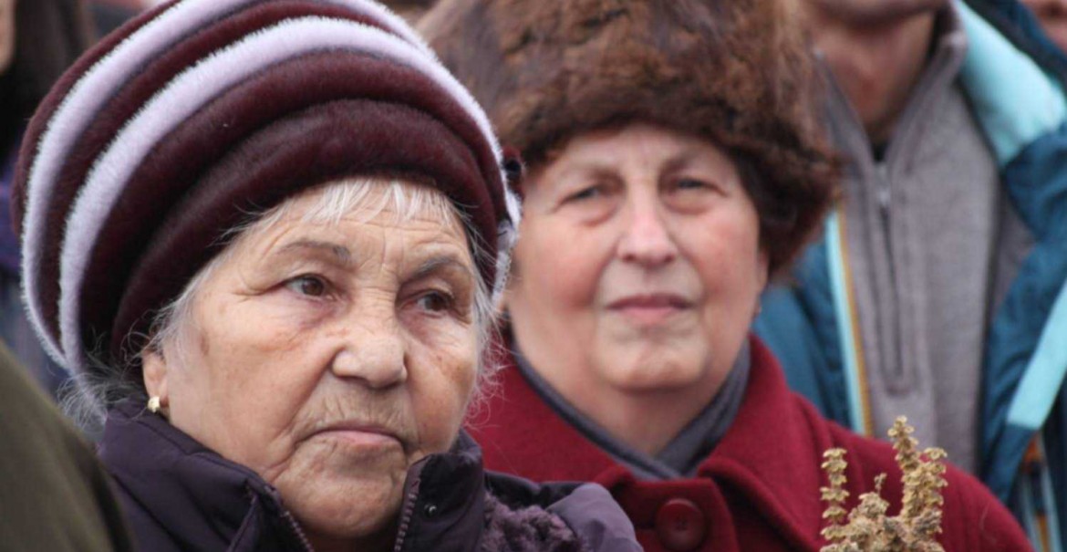 Credincioși la Catedrala Arhiepiscopală