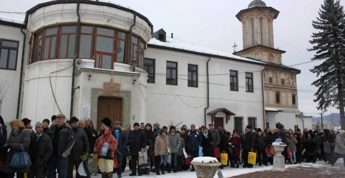 Credincioși la Catedrala Arhiepiscopală