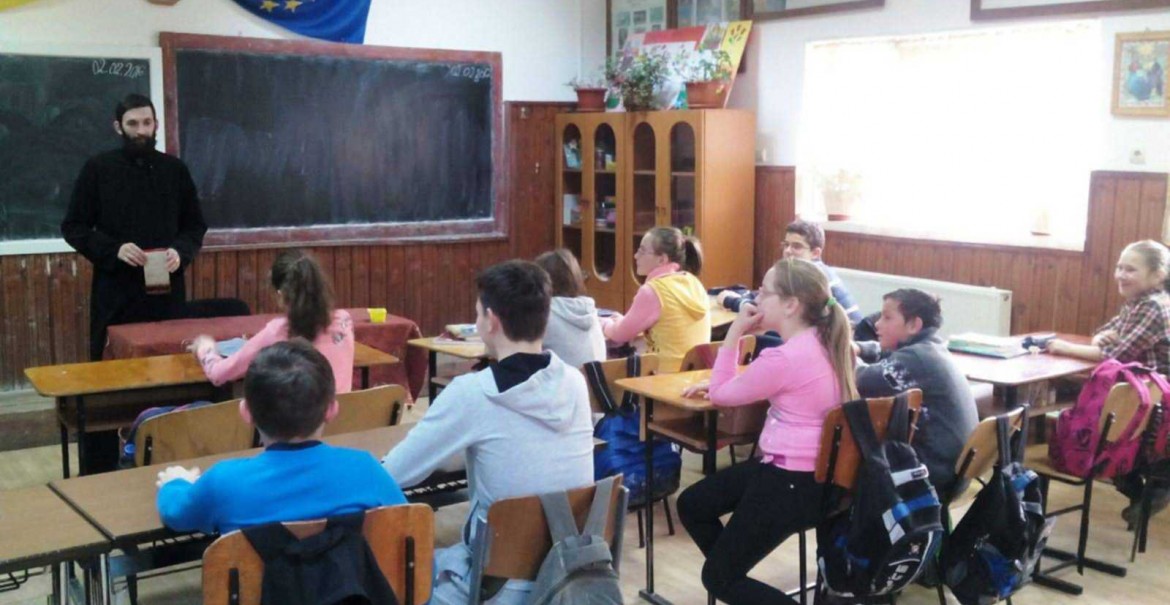 Cateheză cu tinerii la Parohia Mălaia