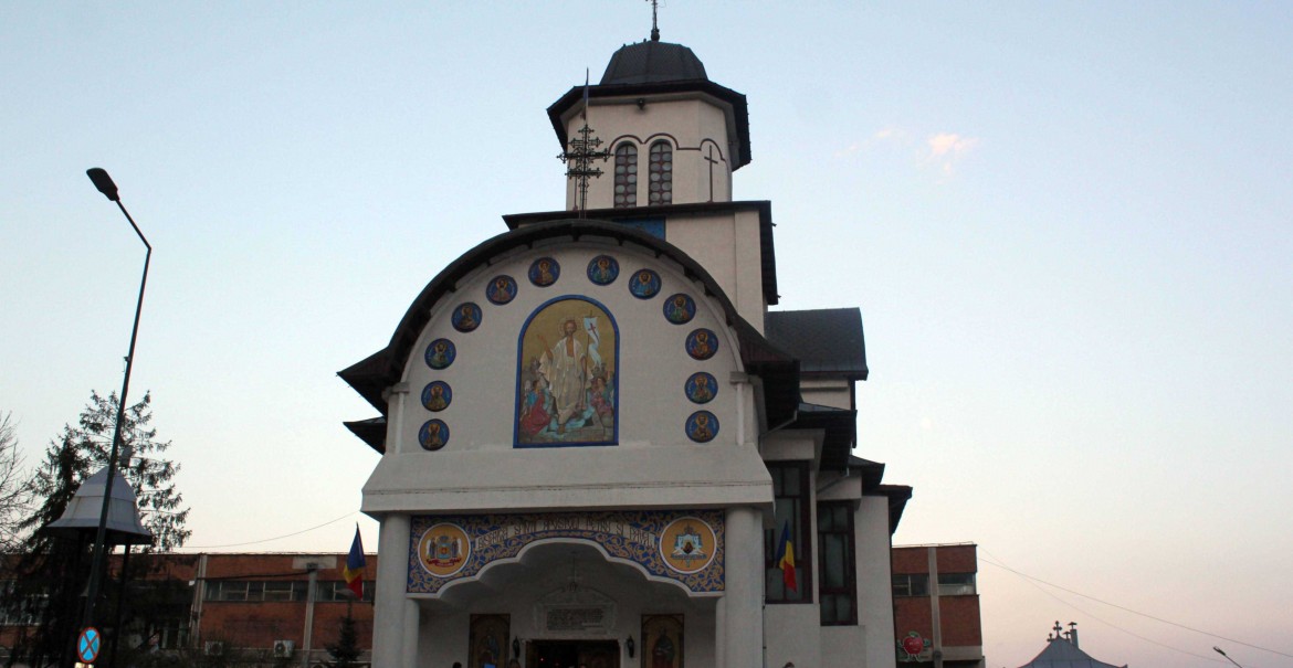 Biserica Sfinţii Apostoli Petru şi Pavel