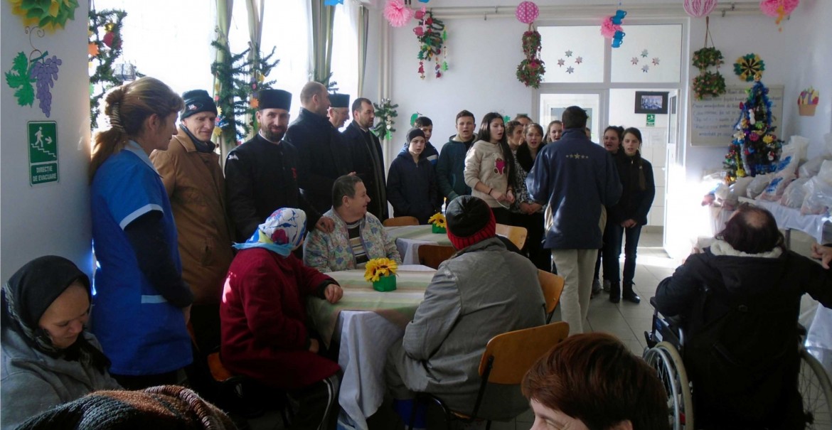 Daruri pentru bătrânii din zona Horezu