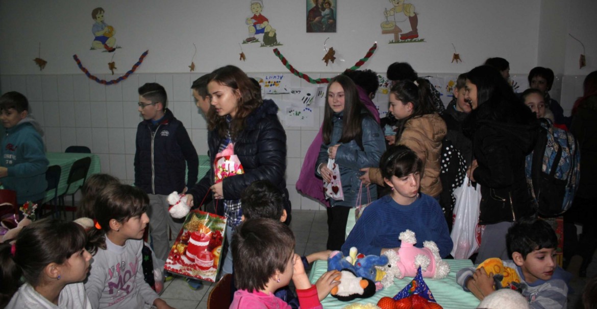 Să-l ajutăm pe Moș Nicolae! Să-l ajutăm pe Moș Nicolae!