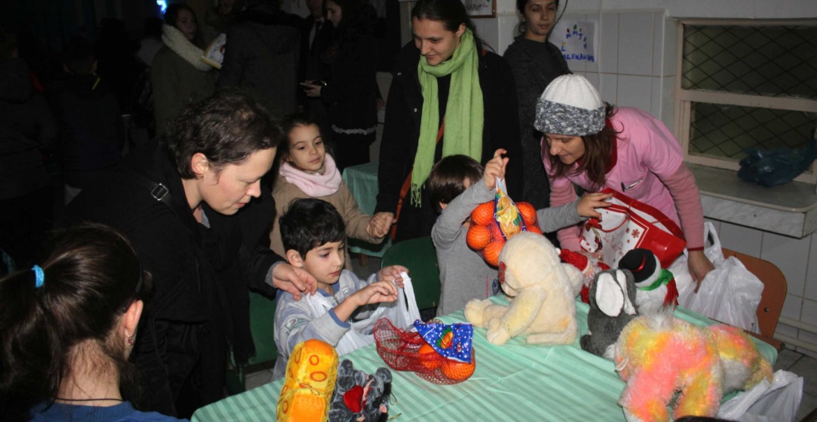 Să-l ajutăm pe Moș Nicolae! Să-l ajutăm pe Moș Nicolae!