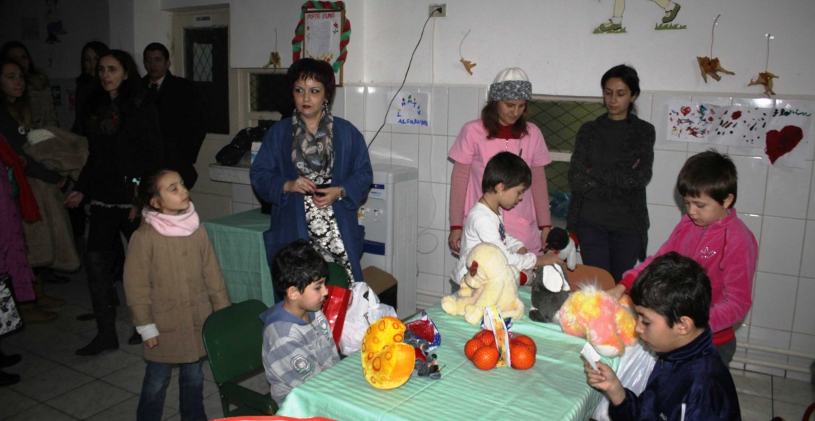 Să-l ajutăm pe Moș Nicolae! Să-l ajutăm pe Moș Nicolae!