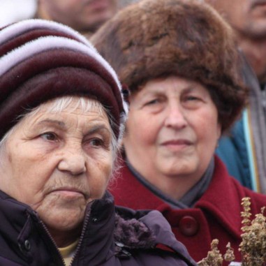 Credincioși la Catedrala Arhiepiscopală