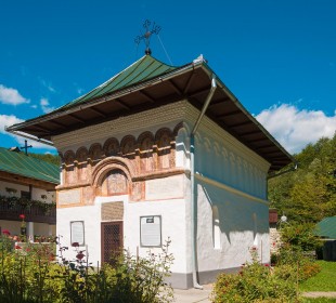 Sfânta Mănăstire Iezer