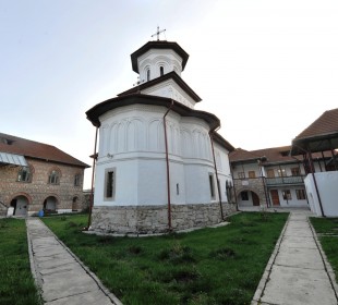 Mănăstirea Sărăcinești